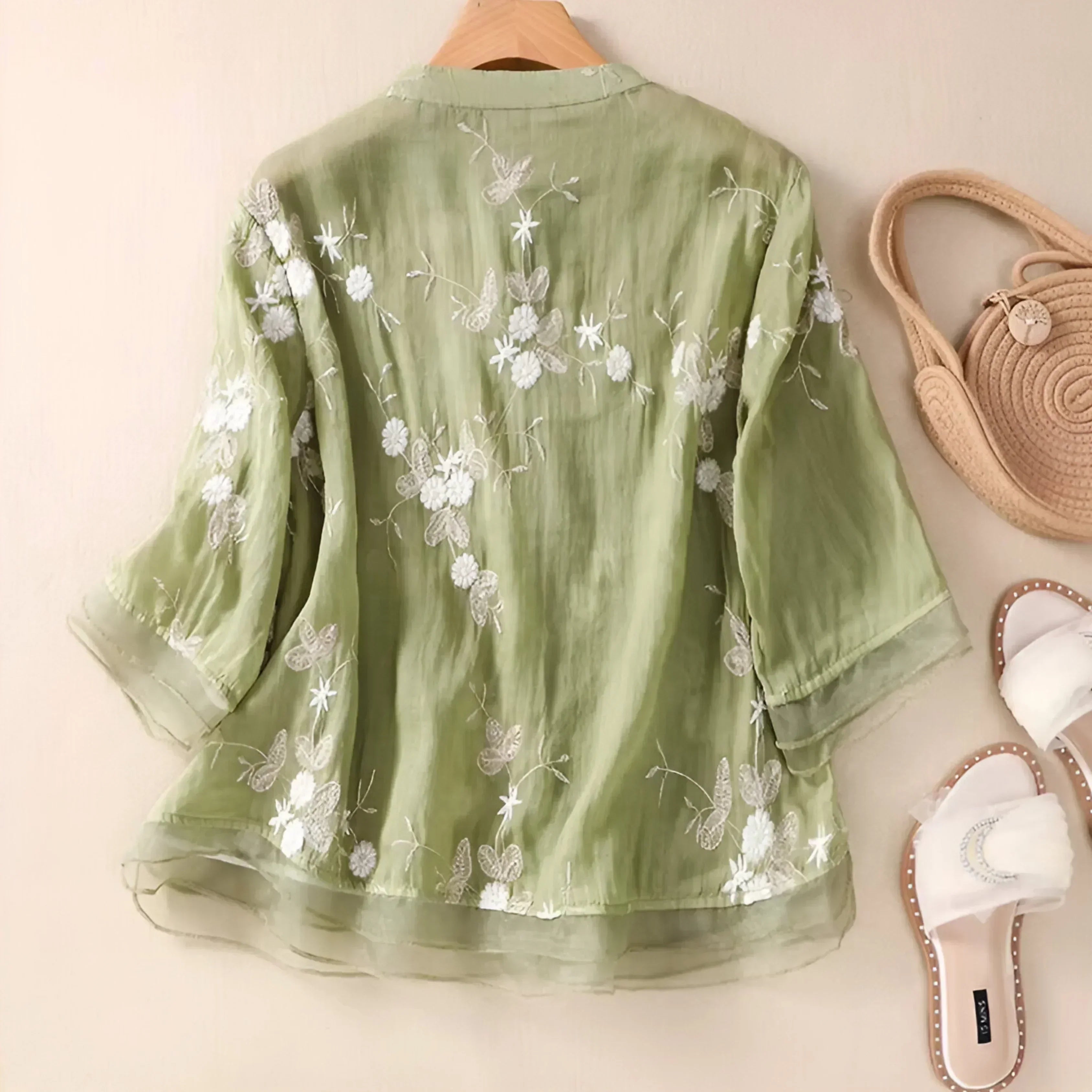 Celest – Katoenen Top met Geborduurde Bloemen
