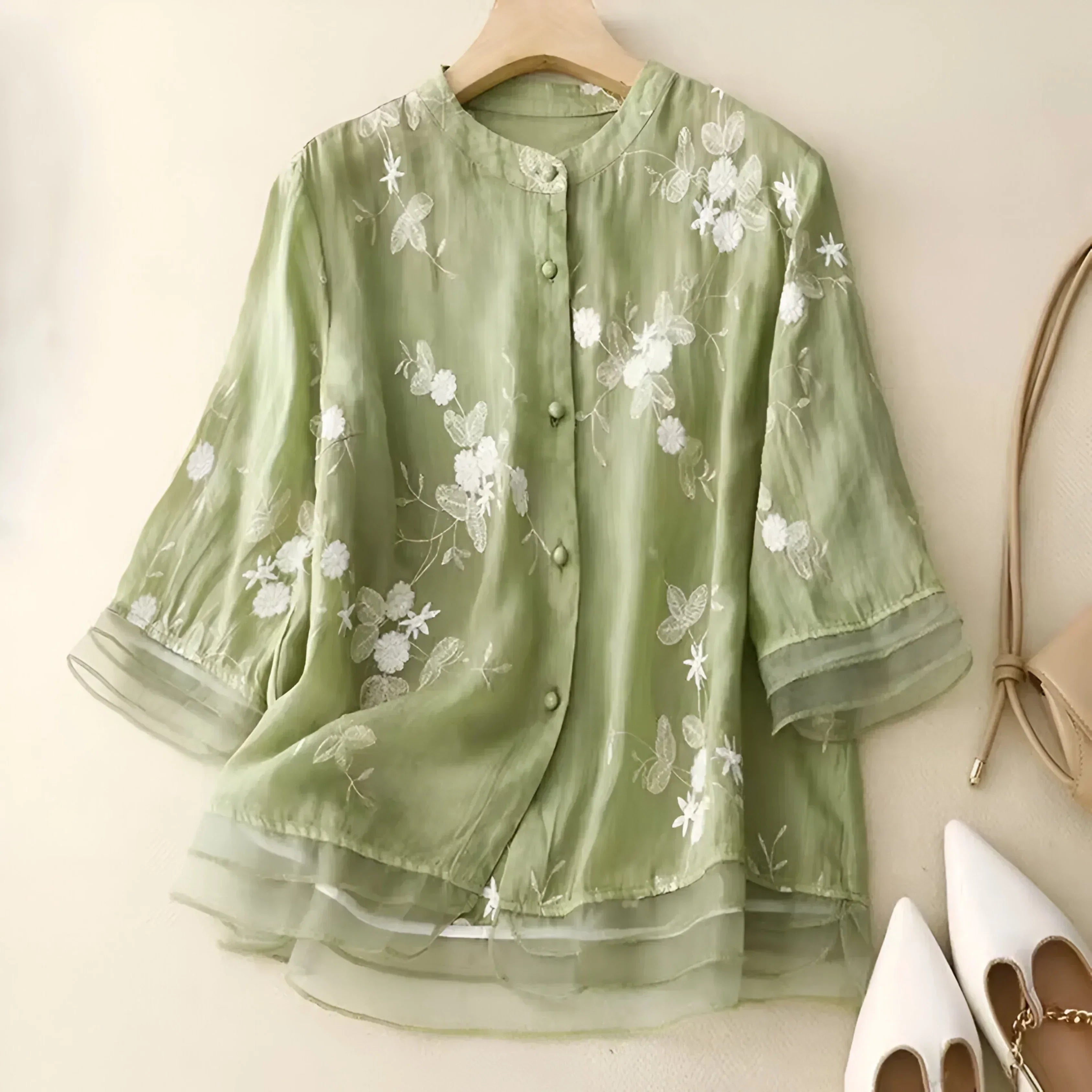 Celest – Katoenen Top met Geborduurde Bloemen