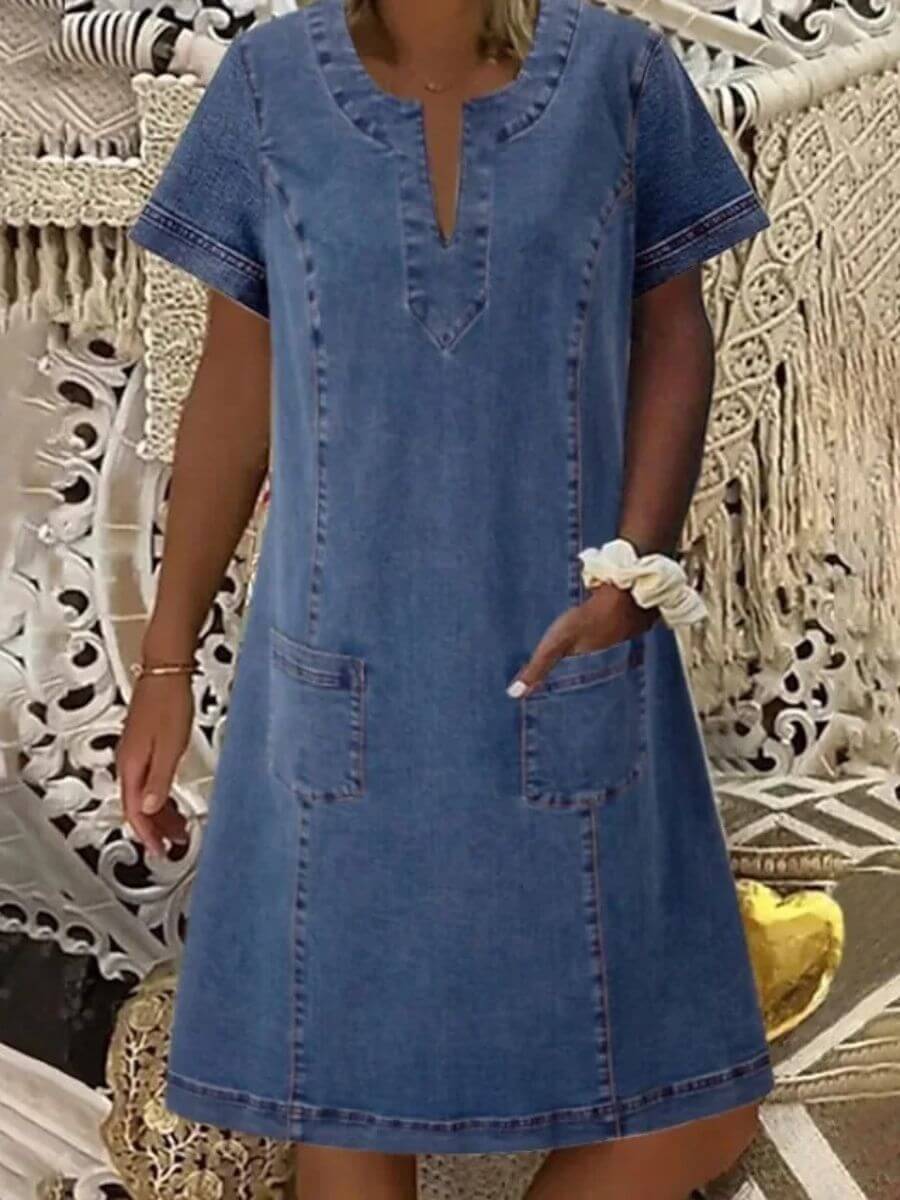 Janina | Zomerse denimjurk met V-hals