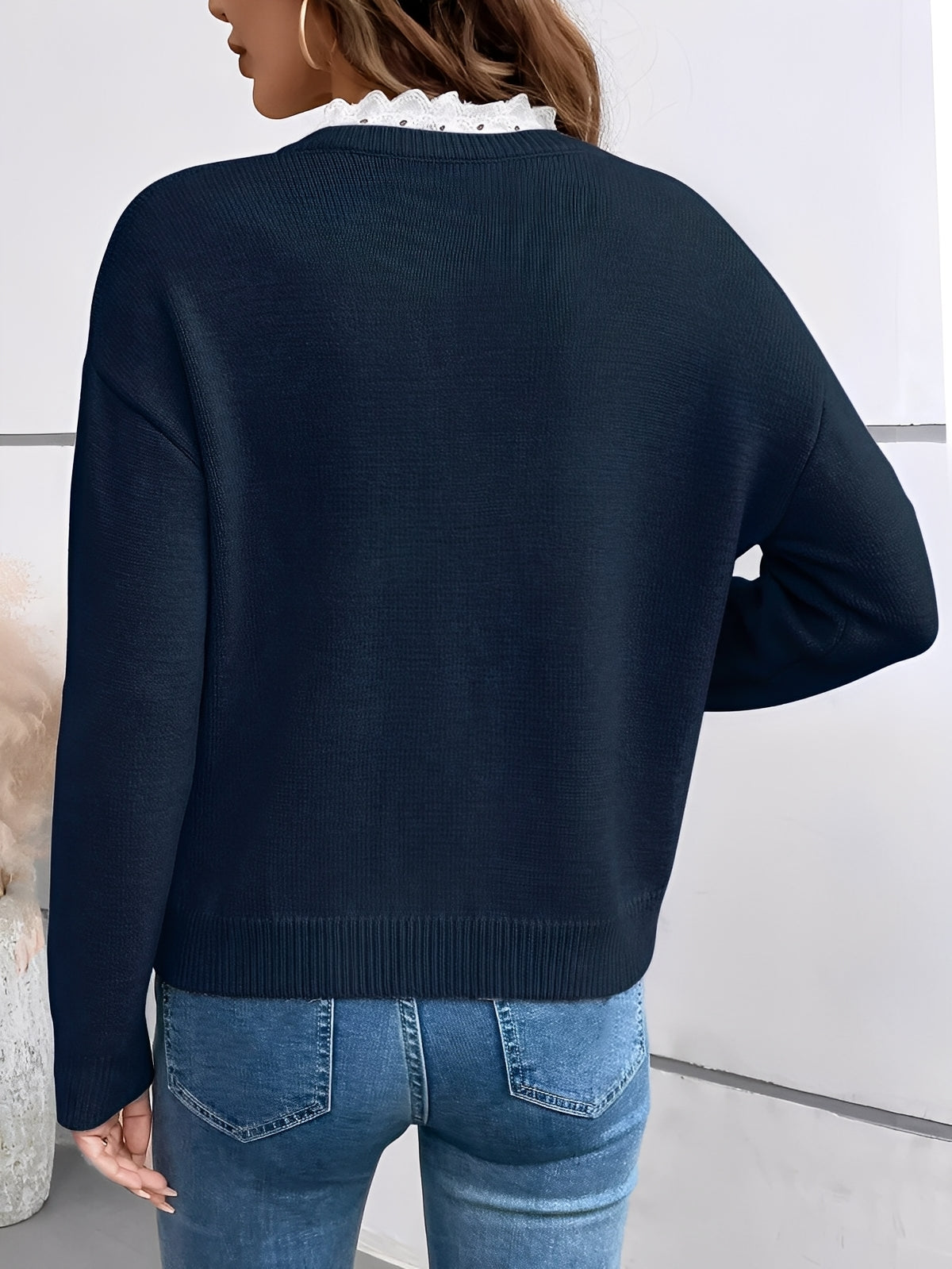Vera – elegante blouse met kanten details