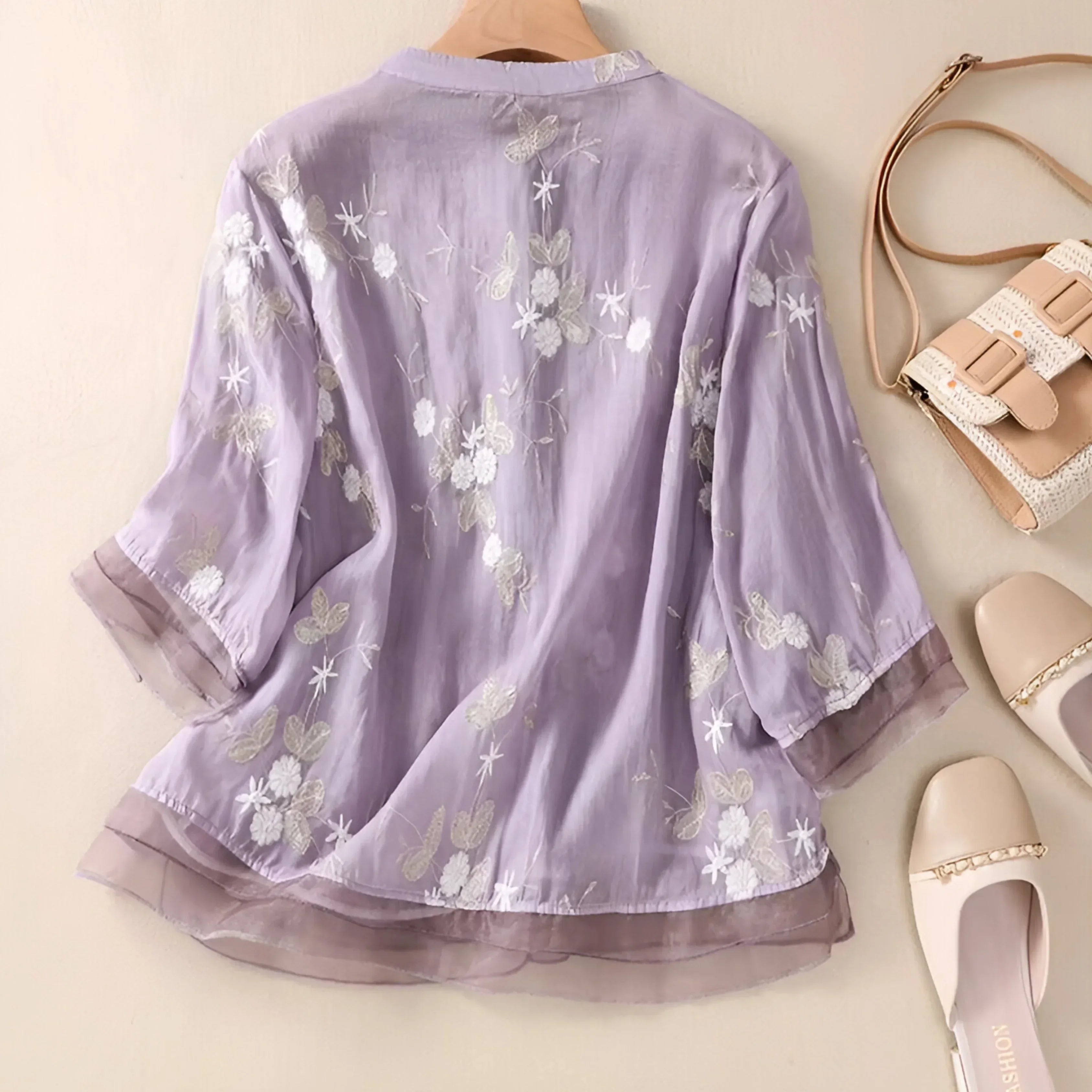 Celest – Katoenen Top met Geborduurde Bloemen