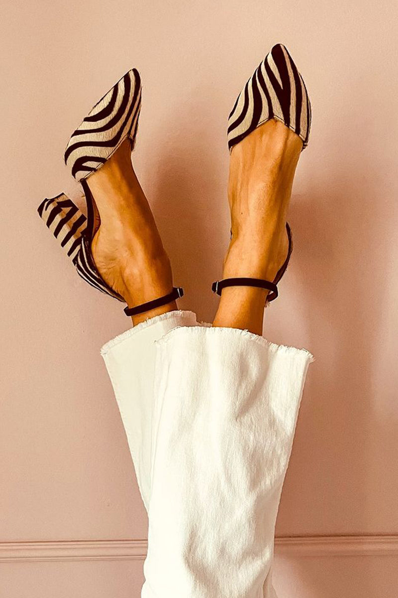 Zoë – Herfstsandalen met Middelhoge Hak, Enkelband en Zebraprint