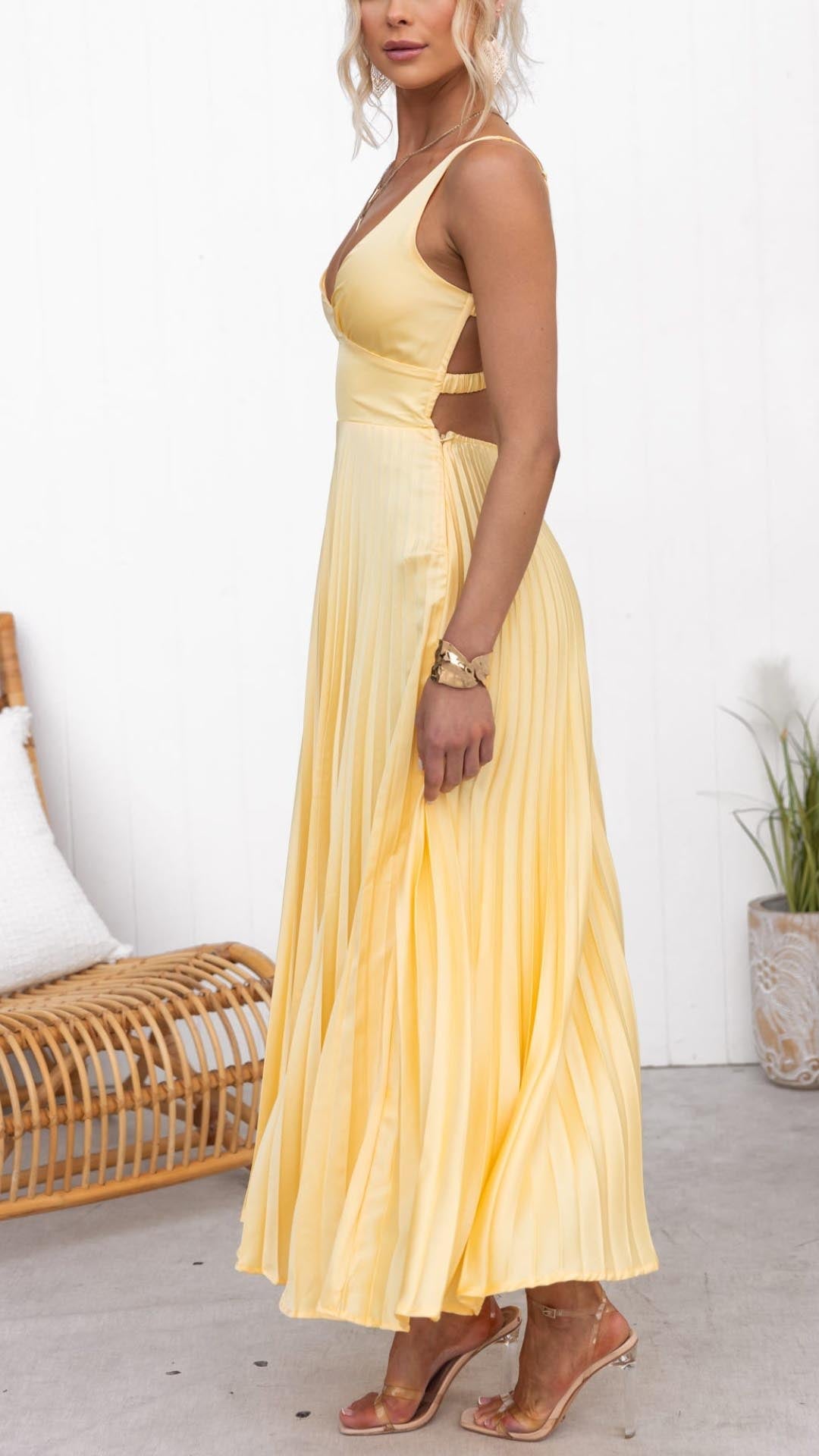 Aby™ | Gele geplooide V-hals maxi-jurk