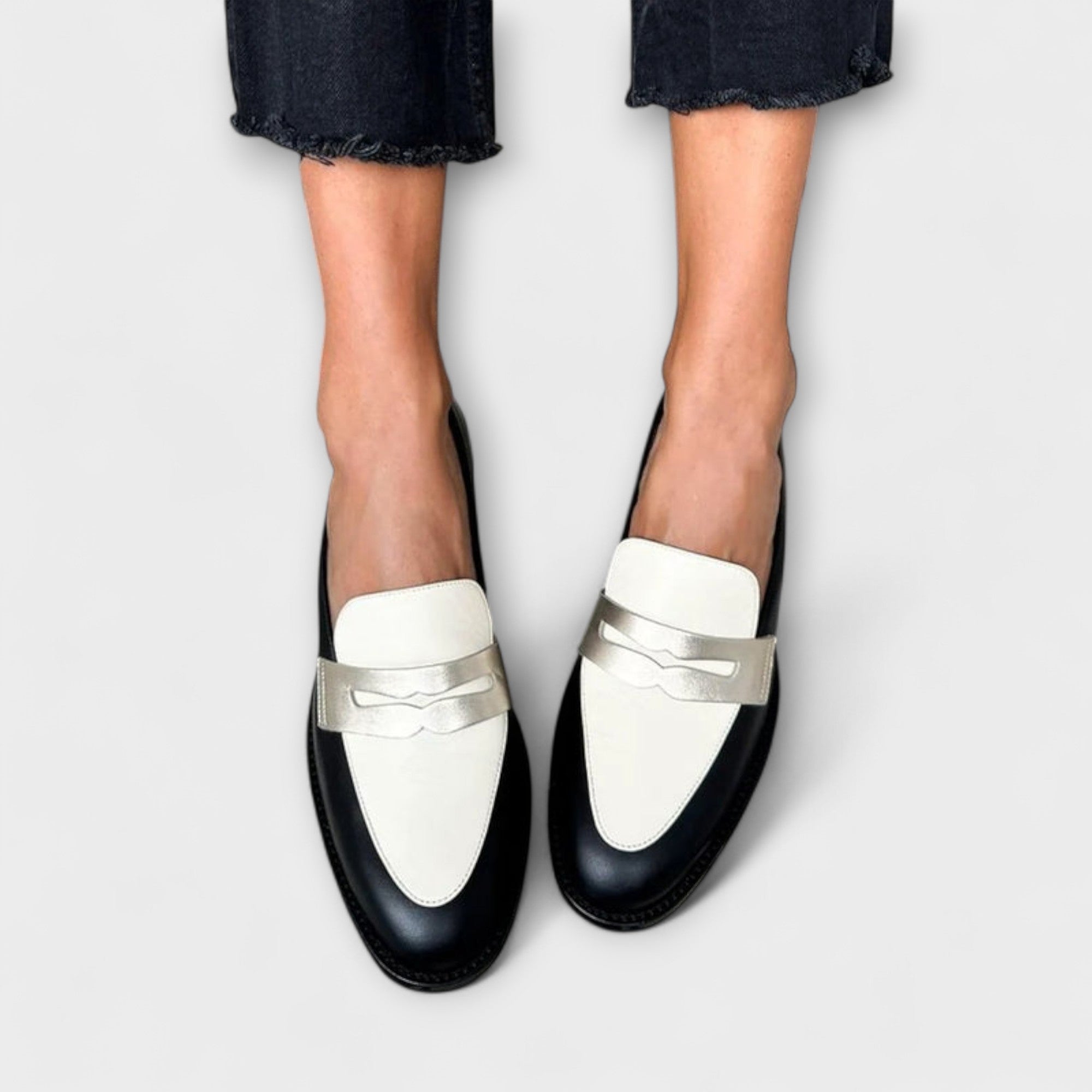 Xara – Zwarte Leren Mocasins met Metaal Glans